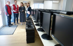 ANAV dona 139 equips informàtics a centres i entitats socials de l’entorn de les seves plantes